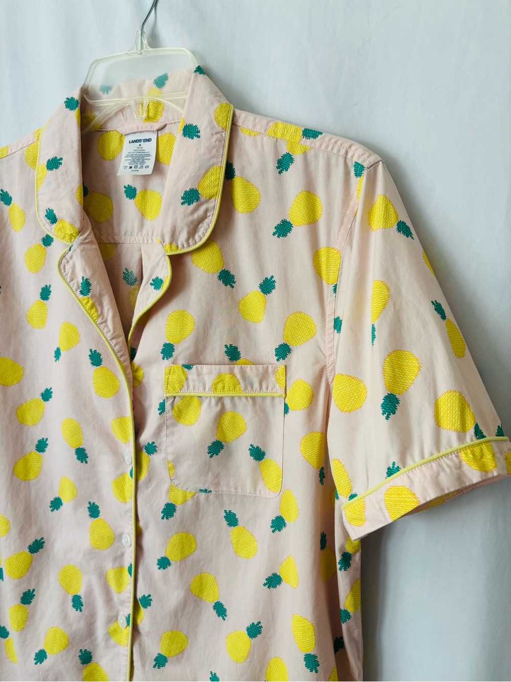 Lands’ End Pineapple Print Button Front Camp Shirt Medium